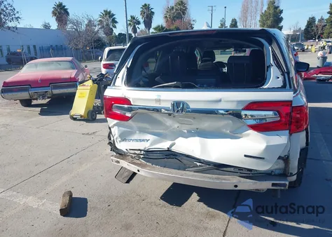 2018 Honda Odyssey Touring из США, поврежденный, VIN 5FNRL6H87JB058038